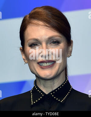 Schauspielerin Julianne Moore erscheint am Caesars Palace während CinemaCon, die offizielle Konvention der Nationalen Vereinigung der Theater Inhaber, in Las Vegas, Nevada am 23. April 2015. Foto von David Becker/UPI Stockfoto