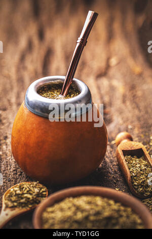 Mate Tee ist der traditionellen Südamerikanischen Koffein - reiche infundiert Trinken Stockfoto