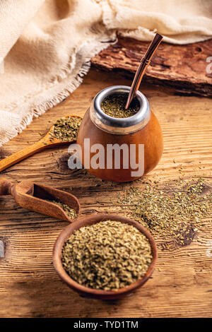 Yerba mate Cup und Stroh, ein traditionelles Getränk aus Argentinien Stockfoto