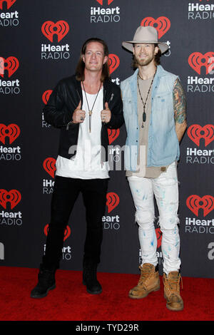 Tyler Hubbard und Brian Kelley von Florida Georgia Linie kommen für die iHeartRadio Musikfestival auf der T-Mobile Arena in Las Vegas, Nevada am 24. September 2016. Foto von James Atoa/UPI Stockfoto
