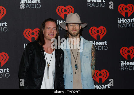 Tyler Hubbard und Brian Kelley von Florida Georgia Linie kommen für die iHeartRadio Musikfestival auf der T-Mobile Arena in Las Vegas, Nevada am 24. September 2016. Foto von James Atoa/UPI Stockfoto