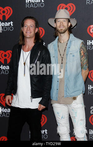 Tyler Hubbard und Brian Kelley von Florida Georgia Linie kommen für die iHeartRadio Musikfestival auf der T-Mobile Arena in Las Vegas, Nevada am 24. September 2016. Foto von James Atoa/UPI Stockfoto