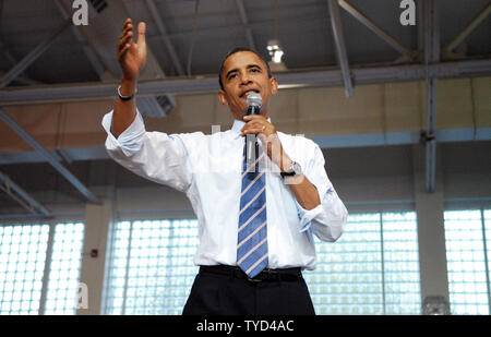 Vermutliches demokratischen Präsidentschaftskandidaten Senator Barack Obama (D-IL) spricht auf ein Town Hall Meeting auf EG-Glas High School in Lynchburg, Virginia am 20. August 2008. (UPI Foto/Alexis C Glenn) Stockfoto