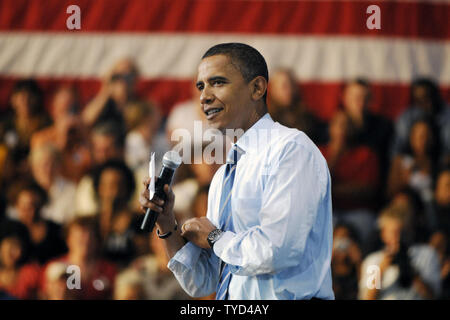 Vermutliches demokratischen Präsidentschaftskandidaten Senator Barack Obama (D-IL) spricht auf ein Town Hall Meeting auf EG-Glas High School in Lynchburg, Virginia am 20. August 2008. (UPI Foto/Alexis C Glenn) Stockfoto