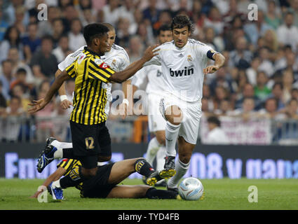 Raul Antriebe mit der Kugel während der Peace Cup Match zwischen Real Madrid und Al Ittihad am 26. Juli 2009 in Madrid, Spanien. (UPI Foto/Angel Martinez) Stockfoto