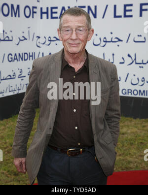 Schauspieler John Hurt kommt auf dem roten Teppich während der Marrakech International Film Festival in Marrakesch am 19. November 2008. Verletzt ist Teil der britischen Delegation, die auf dem Festival feiert 40 Jahre des britischen Kinos. (UPI Foto/David Silpa) Stockfoto