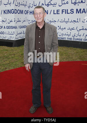 Schauspieler John Hurt kommt auf dem roten Teppich während der Marrakech International Film Festival in Marrakesch am 19. November 2008. Verletzt ist Teil der britischen Delegation, die auf dem Festival feiert 40 Jahre des britischen Kinos. (UPI Foto/David Silpa) Stockfoto