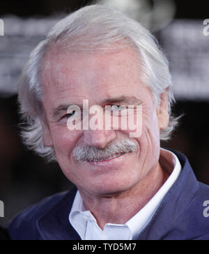 Fotograf Yann Arthus-Bertrand kommt auf dem roten Teppich bei der Eröffnung des Marrakech International Film Festival in Marrakesch am 4. Dezember 2009. UPI/David Silpa Stockfoto