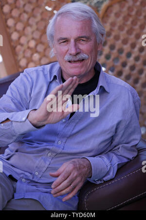 Fotograf und Filmemacher Yann Arthus-Bertrand kommt für einen Fotoauftrag während der Marrakech International Film Festival in Marrakesch am 6. Dezember 2009. UPI/David Silpa Stockfoto