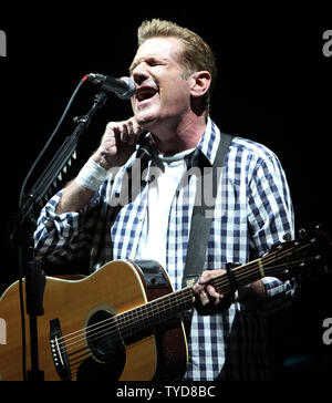 Glenn Frey von der Adler führt in Konzert im Stade Louis II in Monte Carlo, Monaco am 30. Juni 2011. Besucher aus der ganzen Welt werden erwartet, in Monaco in dieser Woche für die königliche Hochzeit von Prinz Albert II. und Miss Wittstock, die am 1. Juli (standesamtliche Trauung) und 2 (religiöse Zeremonie nehmen zu gelangen). UPI/David Silpa Stockfoto