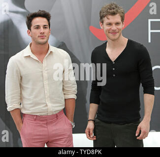 Michael Trevino (L) und Joseph Morgan kommen für ein Foto für die Serie "The Vampire Diaries" während der 52 Monte Carlo Television Festival in Monte Carlo, Monaco am 12. Juni 2012. UPI/David Silpa Stockfoto