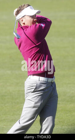 Das Team Europa Ian Poulter schlägt aus dem 12. Fairway am 39th Ryder Schale bei Medinah Country Club am 29. September 2012 in Medinah, Illinois. UPI/Mark Cowan Stockfoto