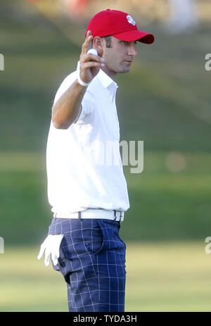 Das Team USA Dustin Johnson erkennt der Gast an der 39th Ryder Schale bei Medinah Country Club am 28. September 2012 in Medinah, Illinois. UPI/Mark Cowan Stockfoto