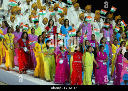 Athleten aus Indien März in Melbourne Cricket in der Eröffnungsfeier der xviii Commonwealth Games am 15. März 2006. Es gibt 71 Länder und Gebiete des Commonwealth die Teilnahme an den Spielen. Neu Delhi, Indien wird Gastgeber der nächsten Commonwealth Games 2010. (UPI Foto/Gnade Chiu). Stockfoto