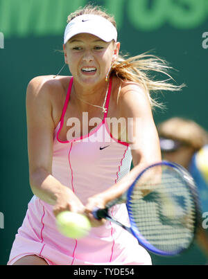 Maria Sharapova, Russlands, kehrt nach Venus Williams an der Nasdaq 100 Open in Key Biscayne, Florida, USA, am 31. März 2005. (UPI Foto/Susan Knowles) Stockfoto