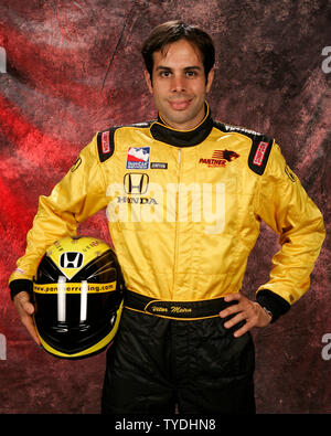 Vitor Meira von Brasilien beteiligt sich an der Indy Racing League Media Day bei Homestead Miami Speedway im Homestead, Florida am 4. März 2006. (UPI Foto/Michael Busch) Stockfoto