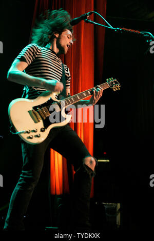 Mike Kennerty der All American Rejects führt im Konzert an der Universität von Miami BankUnited Zentrum in Coral Gables, Florida am 15. November 2006. (UPI Foto/Michael Busch) Stockfoto