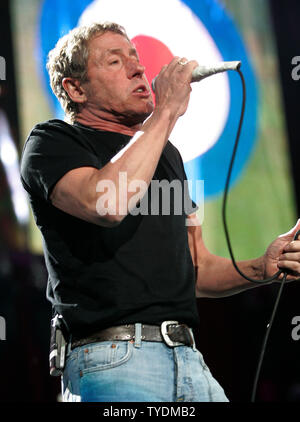 Roger Daltrey mit der Who im Konzert an die Bank Atlantic Center in Sunrise, Florida führt am 20. November 2006. (UPI Foto/Michael Busch) Stockfoto