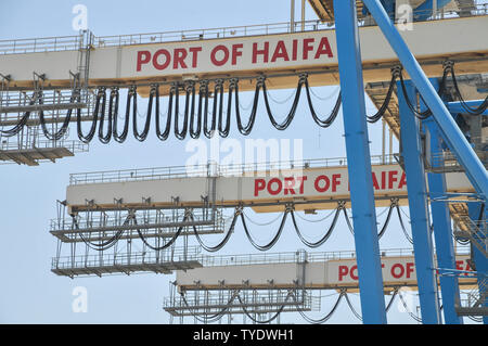 Containerumschlag Kran. Hafen von Haifa, Haifa, Israel Stockfoto