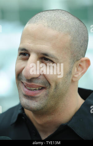 Fahrer Tony Kanann hilft, die 2009 IRL-Saison mit diesem media Event an der Fontainebleau Resort in Miami Beach kick am 23. Februar 2009. (UPI Foto/Larry Marano) Stockfoto