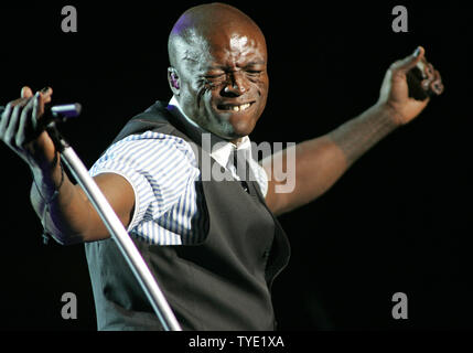 Dichtung führt im Konzert im Fillmore Miami Beach an der Jackie Gleason Theater in Miami Beach am 22. April 2009. (UPI Foto/Michael Busch) Stockfoto