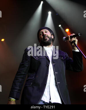 Dominikanische salsa Künstler Juan Luis Guerra führt in Konzert im Seminole Hard Rock Hotel und Kasino in Hollywood, Florida am 26. Juni 2009. (UPI Foto/Michael Busch) Stockfoto