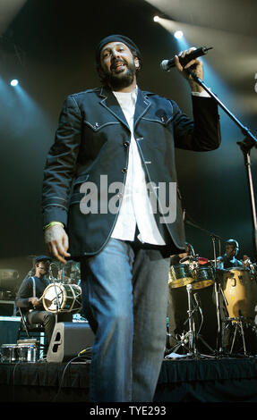 Dominikanische salsa Künstler Juan Luis Guerra führt in Konzert im Seminole Hard Rock Hotel und Kasino in Hollywood, Florida am 26. Juni 2009. (UPI Foto/Michael Busch) Stockfoto