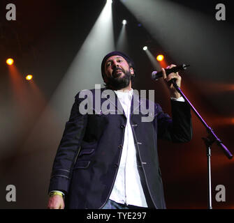 Dominikanische salsa Künstler Juan Luis Guerra führt in Konzert im Seminole Hard Rock Hotel und Kasino in Hollywood, Florida am 26. Juni 2009. (UPI Foto/Michael Busch) Stockfoto