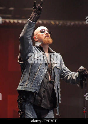 Rob Halford mit Judas Priest führt in Konzert im Seminole Hard Rock Hotel und Kasino in Hollywood, Florida am 17. August 2009. UPI/Michael Busch Stockfoto