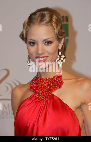 Carolina Tejera kommt für die 2010 "Premio Lo Nuestro Award Show an der American Airlines Arena in Miami, Florida, am 18. Februar 2010. UPI/Martin Fried Stockfoto