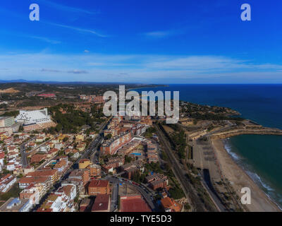 Luftaufnahme von Tarragona City und dem Strand. Katalonien, Spanien. Stockfoto