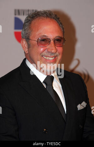 Emilio Estefan kommt für die 2010 "Premio Lo Nuestro Award Show an der American Airlines Arena in Miami, Florida, am 18. Februar 2010. UPI/Martin Fried Stockfoto