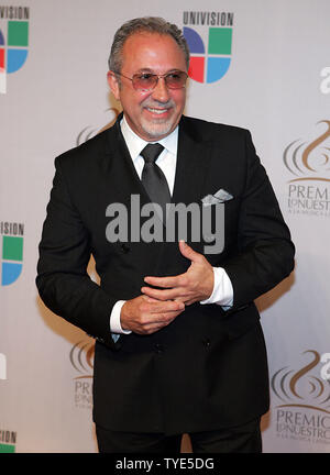 Emilio Estefan kommt für die 2010 "Premio Lo Nuestro Award Show an der American Airlines Arena in Miami, Florida, am 18. Februar 2010. UPI/Martin Fried Stockfoto