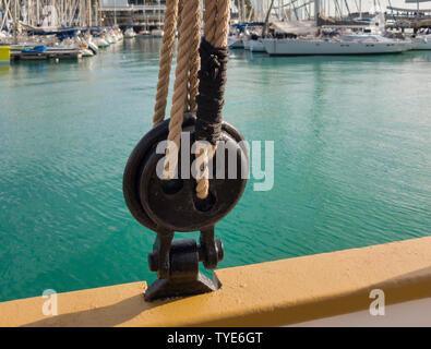 Die toten Augen. Stehendes Gut eines Segelschiffes. Selektive konzentrieren. Stockfoto