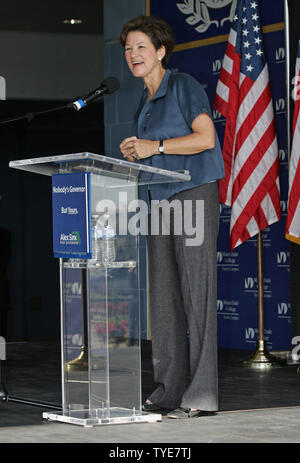 Florida demokratische gubernatorial Anwärter Alex Wanne hält eine frühzeitige Abstimmung Kundgebung an Dade College in Miami, Florida, am 21. Oktober 2010. UPI/Martin Fried Stockfoto