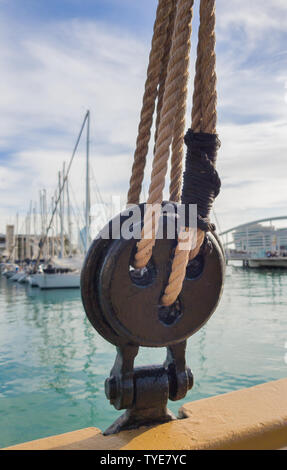 Die toten Augen. Stehendes Gut eines Segelschiffes. Selektive konzentrieren. Stockfoto