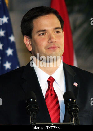 Florida Republikanische Senator wählen Marco Rubio seiner Wahl feiert während der Rückgewinnung Amerika Siegesfeier im Biltmore Hotel in Miami am 2. November 2010. UPI/Martin Fried Stockfoto