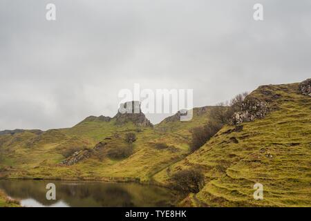 Schuß von Fairy Glen (Faerie Glen) auf der Isle of Skye, Hebriden, Schottland Großbritannien stummgeschaltet Stockfoto