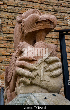 Detail der Griffin am Eingang der St. Justina Basilika, Padua, Italien Stockfoto