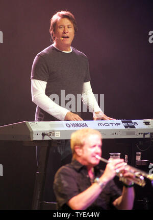 Robert Lamm mit Chicago führt in Konzert im Seminole Hard Rock Hotel und Kasino in Hollywood, Florida am 20. April 2011. UPI/Michael Busch Stockfoto