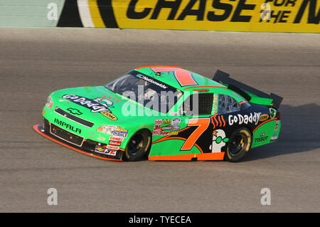 Danica Patrick läuft durch wiederum vier während der NASCAR allgemein Ford 300 bei Homestead-Miami Speedway in Homestead, Florida am 19. November 2011. UPI/Tschad Cameron Stockfoto