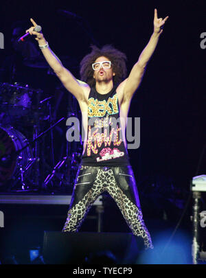 Redfoo (Stefan Kendal Gordy) mit Lmfao führt in Konzert in der Y-100 Jingle Ball Show im BankAtlantic Center in Sunrise, Florida am 10. Dezember 2011. UPI/Michael Busch Stockfoto