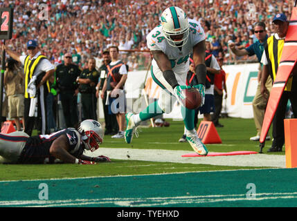 Miami Dolphins RB Marcus Thigpen für 14 Yards und einen Touchdown gegen die New England Patriots im 4. Quartal bei Sun Life Stadium in Miami, Florida, am 15. Dezember, 2013. Die Delphine besiegt die Patrioten 24-20. UPI/Susan Knowles Stockfoto