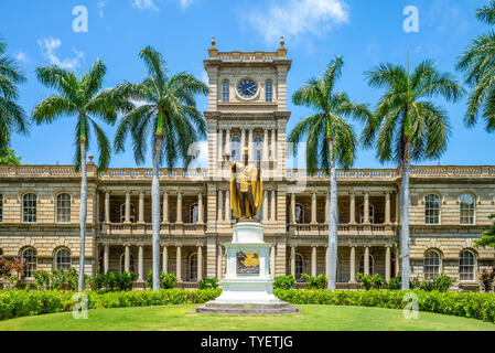 Kamehameha Statuen und State Supreme Court, Hawaii Stockfoto