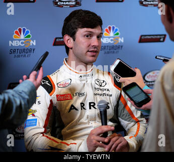 NASCAR Nationwide Series Meisterschaft Fahrer Daniel Surrez gesehen wird, sich den Fragen während der Tag im Loews Hotel in Miami Beach, Florida, am 17. November 2016. Foto von Gary ich Rothstein/UPI Stockfoto