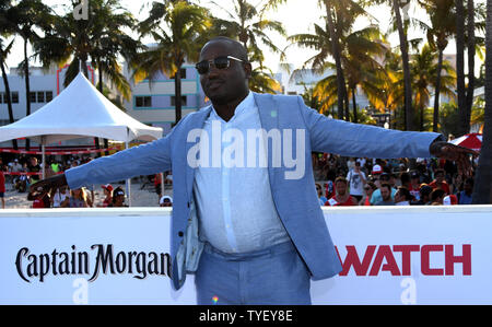 Warf Mitglied Hannibal Buress besucht die US-Premiere des Motion picture Baywatch in der Lummus Park, Miami Beach, Florida, 13. Mai 2017. Der Film ist ein Remake der TV-Serie, lief von 1989-2001. Foto von Gary ich Rothstein/UPI Stockfoto