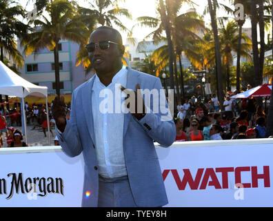 Warf Mitglied Hannibal Buress besucht die US-Premiere des Motion picture Baywatch in der Lummus Park, Miami Beach, Florida, 13. Mai 2017. Der Film ist ein Remake der TV-Serie, lief von 1989-2001. Foto von Gary ich Rothstein/UPI Stockfoto