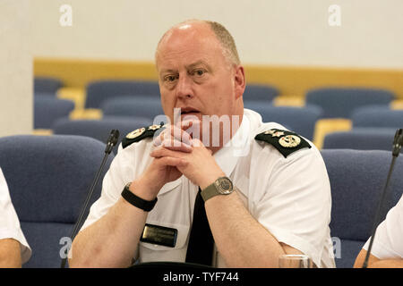 Ausgehende PSNI Polizeichef Sir George Hamilton während seiner letzten Tagung des Northern Ireland Policing Board in Belfast. Stockfoto