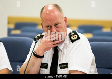Ausgehende PSNI Polizeichef Sir George Hamilton während seiner letzten Tagung des Northern Ireland Policing Board in Belfast. Stockfoto