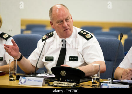 Ausgehende PSNI Polizeichef Sir George Hamilton während seiner letzten Tagung des Northern Ireland Policing Board in Belfast. Stockfoto